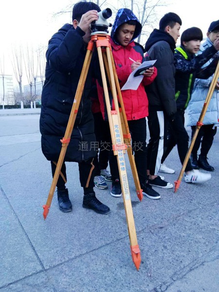 石家庄通用交通学校学生上课图片