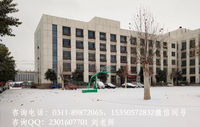 石家庄通用交通学校雪后宿舍楼.png