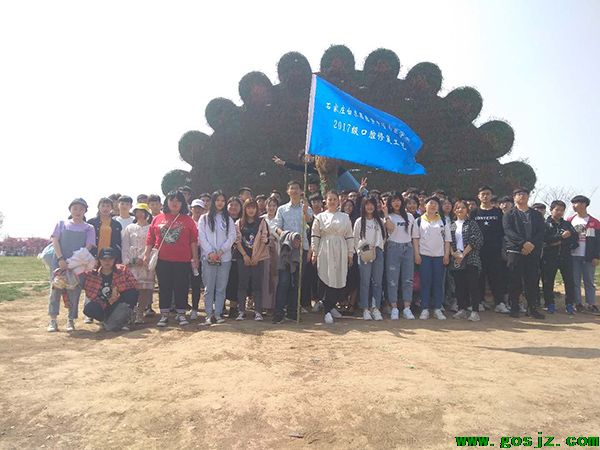 拓展提升素质，凝聚放飞梦想—学校全体师生户外拓展活动