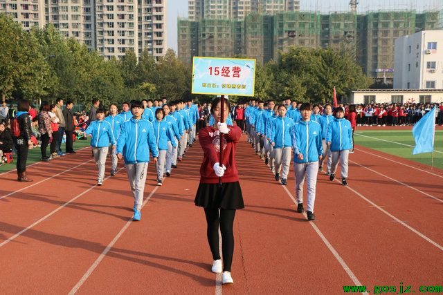 石家庄商贸学校春季运动会开始了.jpg