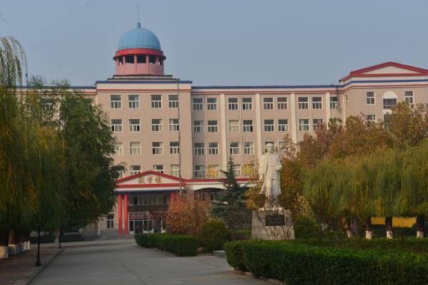 石家庄冀联医学院门口 图p.jpg