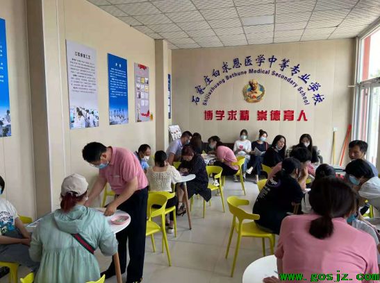 石家庄白求恩医学院招生热季接待中专.png