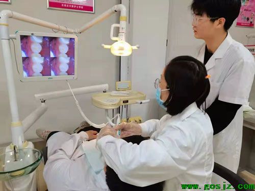 天使护士学校实训教师示范牙齿清洁手法