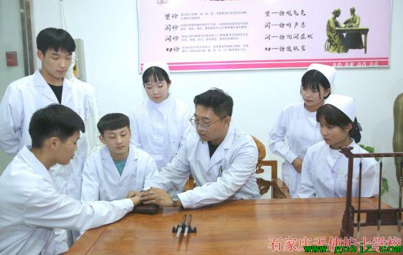 中医康复技术专业实训课03.png