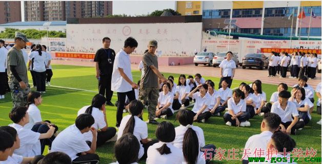 石家庄天使护士学校军训02.png